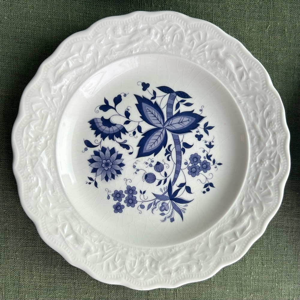 (4) VINTAGE purple onion 7” floral salad plates beautiful embossed rim - Picture 2 of 4